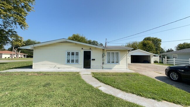 Primary Photo - 3BR/1BA House with Garage- Coming Soon!