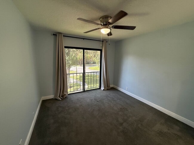 Building Photo - Charming 3 Bedroom 2 Bath Condo in Heart o...