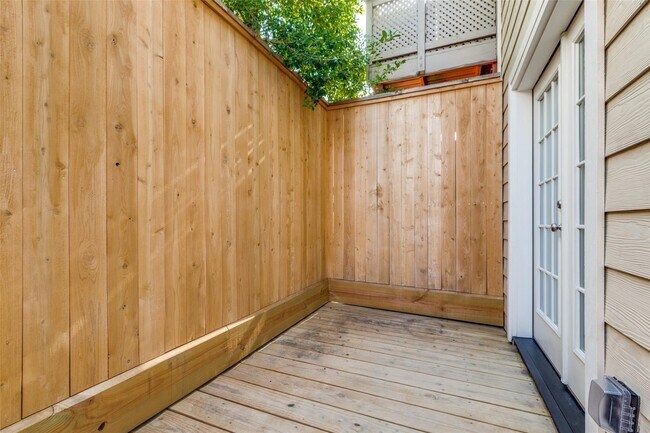 Building Photo - 1318 Peden St