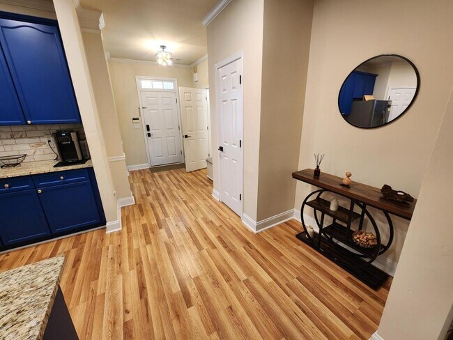 Building Photo - 1836 Rue De Montreal