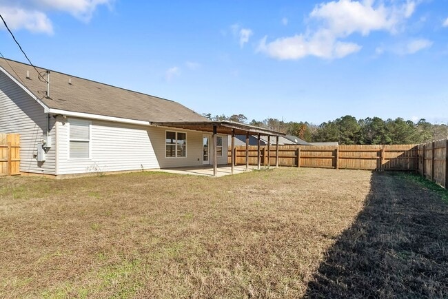 Building Photo - Cozy 3 Bed 2 Bath Home Available Now thru July 2026!