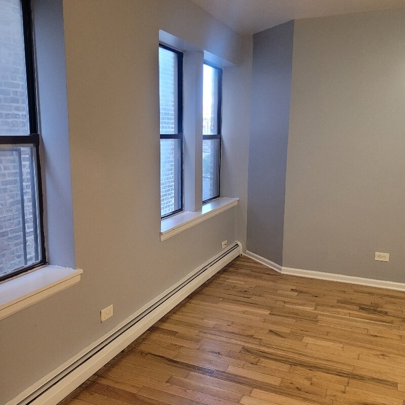 Building Photo - 4915 S Drexel Blvd