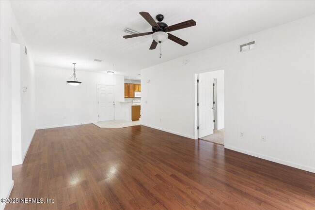 Building Photo - 8215 Green Parrot Rd