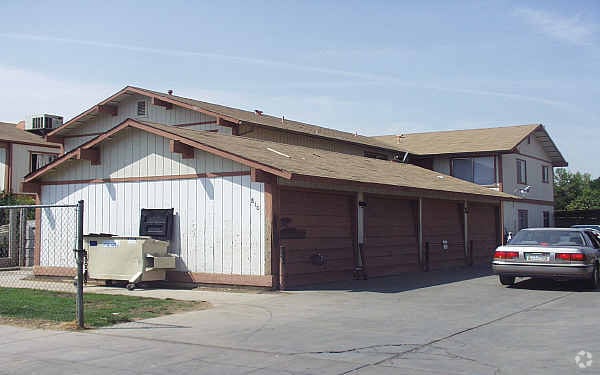 Building Photo - 758-810 S Adler Ave