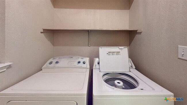 Building Photo - 6705 Rosita Oak Dr