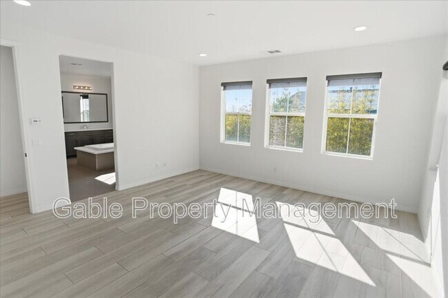 Building Photo - 27623 Solana Wy