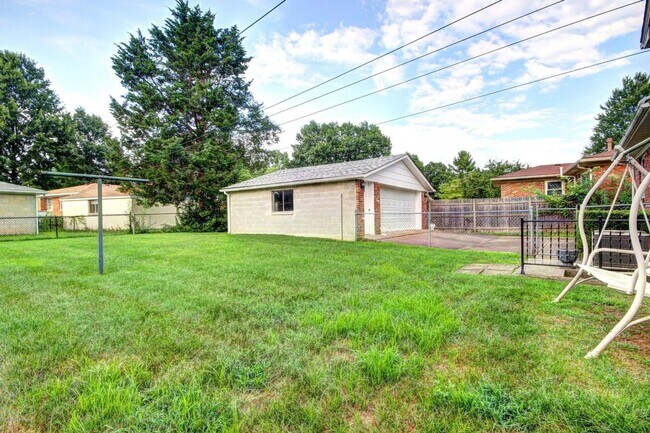 Building Photo - Available NOW - 4 beds/ 2 baths - $2,000/mo