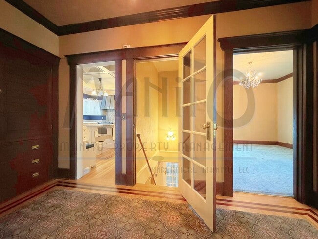 Building Photo - South Hill Swank