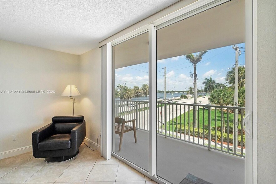 Building Photo - 1401 S Ocean Dr