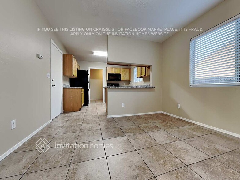 Building Photo - 8802 E University Dr