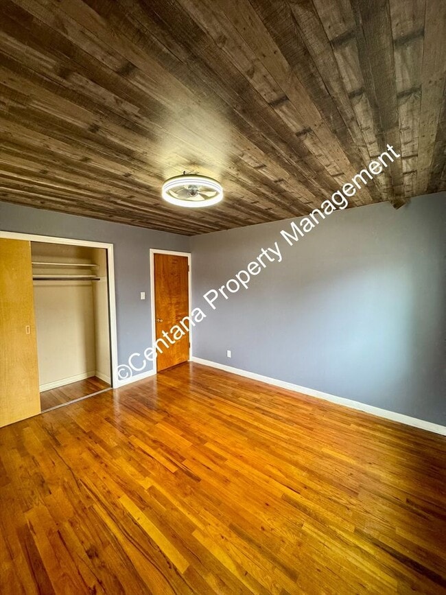 Building Photo - 2 Bedroom one Bath with large Yard located on the flats.