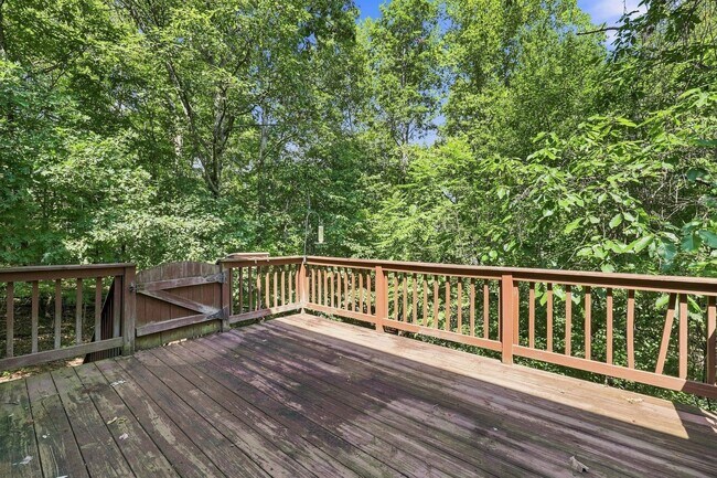 Building Photo - 322 Whispering Oaks Dr