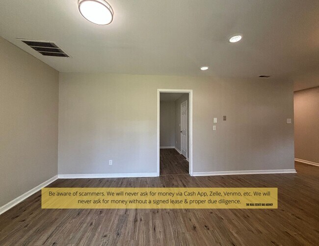 Building Photo - 1118 Soria St