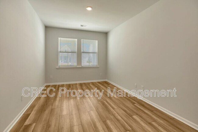 Building Photo - 146 Red Blf St