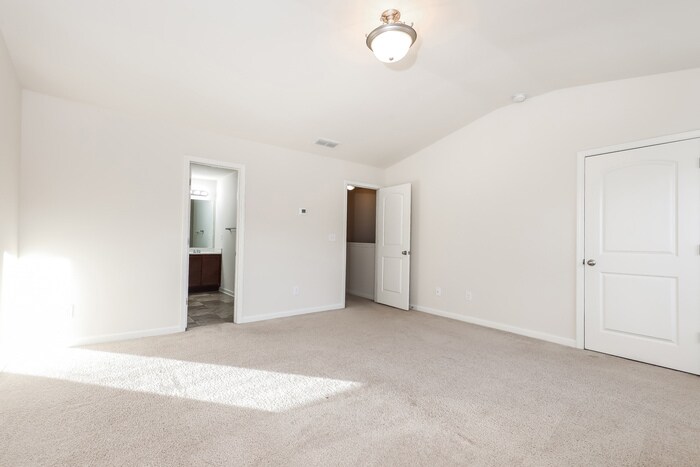 Building Photo - 1300 Forsythia Wy