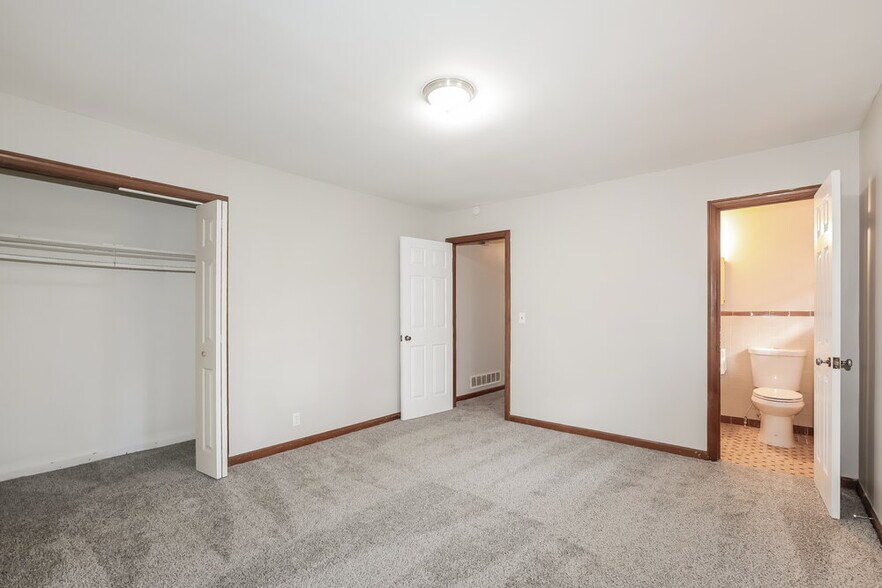 Building Photo - 2147 Camp Cir SW