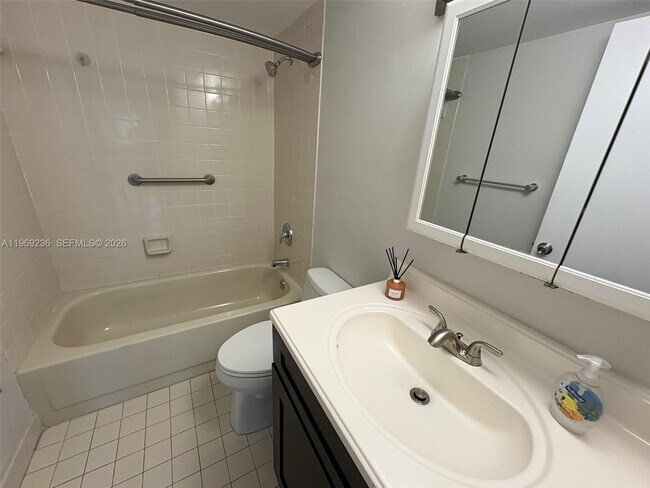 Building Photo - 9010 SW 125th Ave