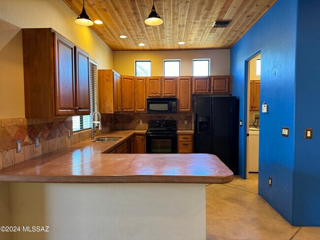 Building Photo - 1717 N Baxter Dr