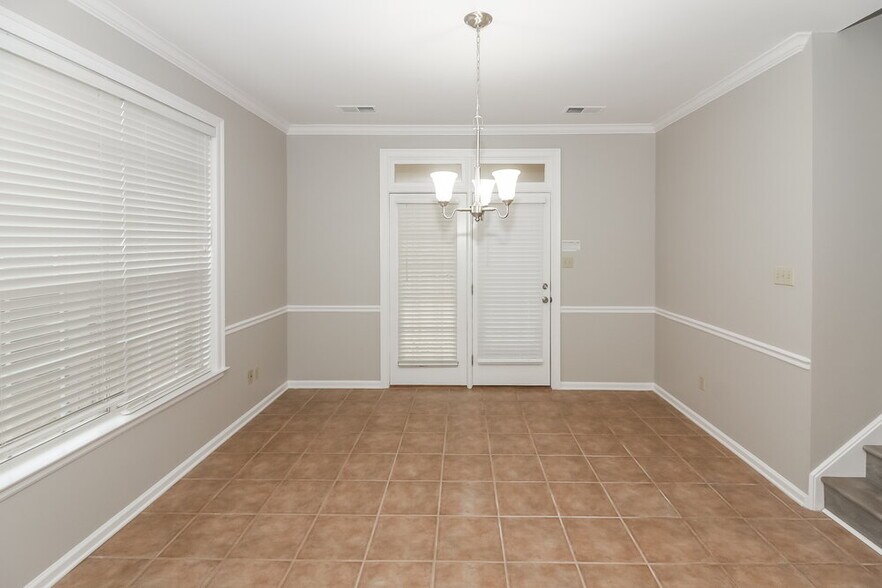 Building Photo - 4077 Course View Dr