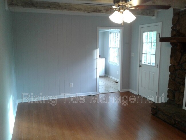 Building Photo - 1001 Christopher Dr