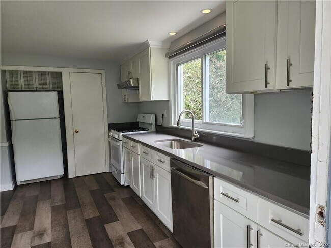 Building Photo - 68 Geissler Dr