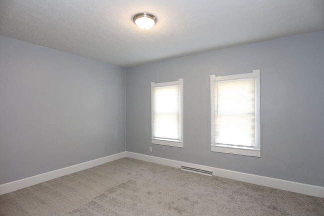 Building Photo - 2 Bedroom Indianapolis House!