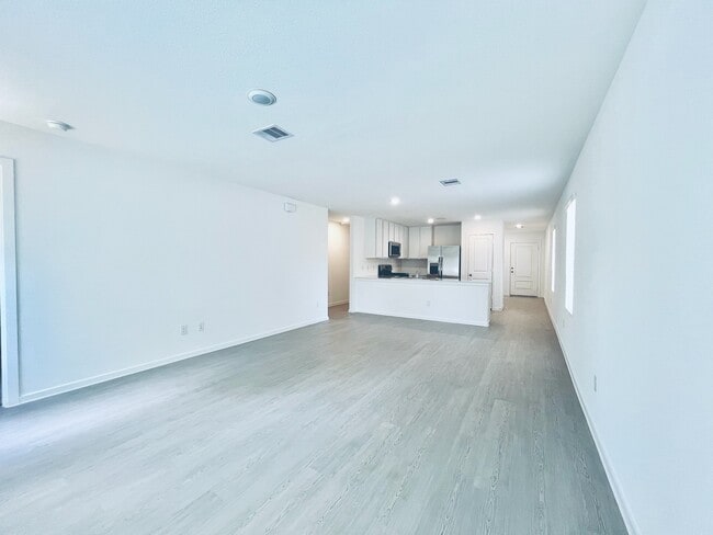 Building Photo - 3014 Mallorca Dr