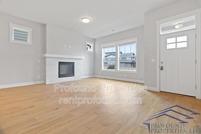 Building Photo - 6843 SE Red Alder St