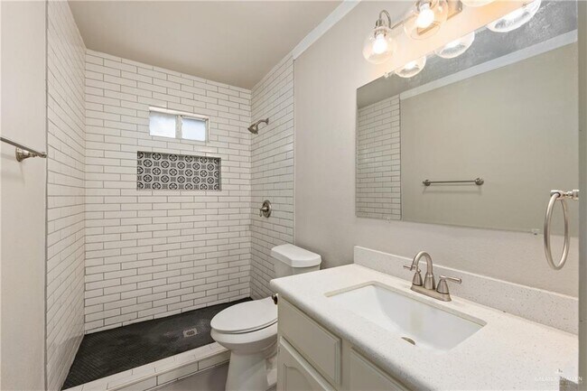 Building Photo - 22 Quince Ave