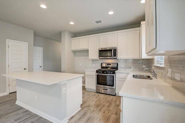 Building Photo - 108 Peruvian Ln