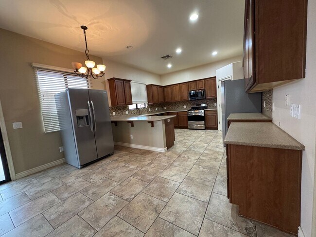 Building Photo - 4BR/3BA/2.5CG, 2534 sq.ft. rental with DEN in Sierra Vista, AZ