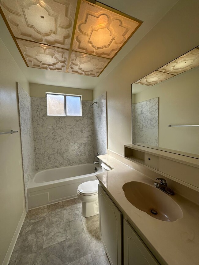 Building Photo - Reduced!!!