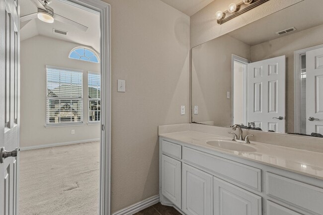 Building Photo - 14020 Sparrow Hill Dr