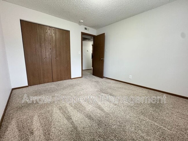 Building Photo - 3405 Holdrege St