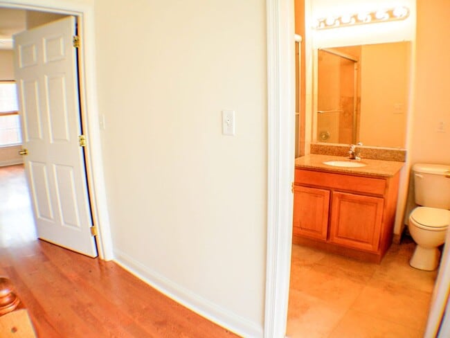 Building Photo - Graduate Hospital Home