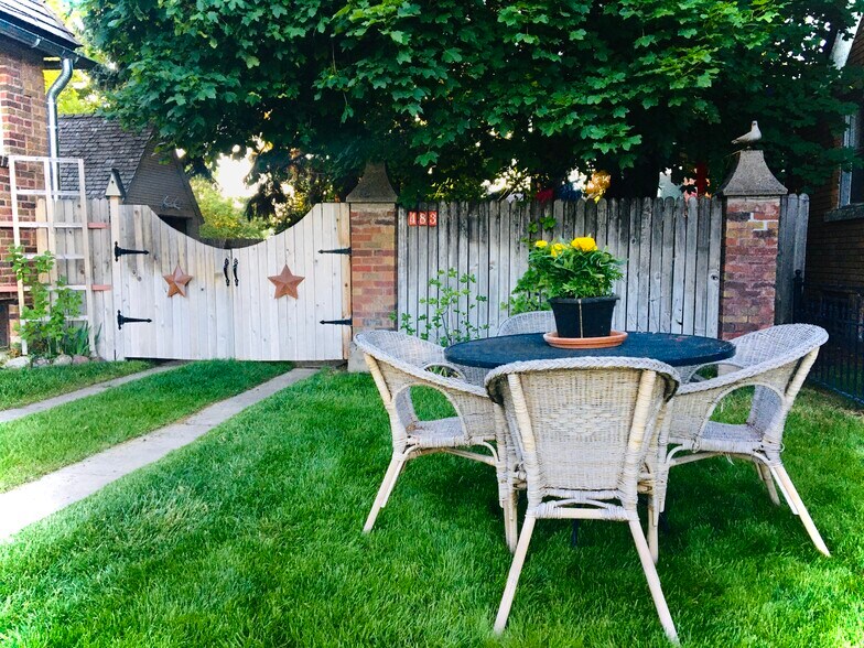 Building Photo - 483 Boulevard