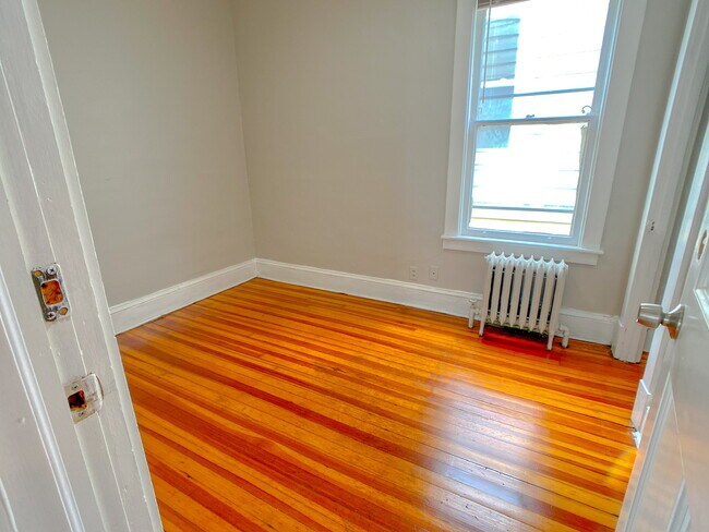 Building Photo - 544 Hudson Ave