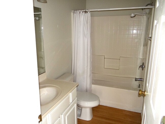 Building Photo - Annual Rental @ Cross Gate in Deerfield