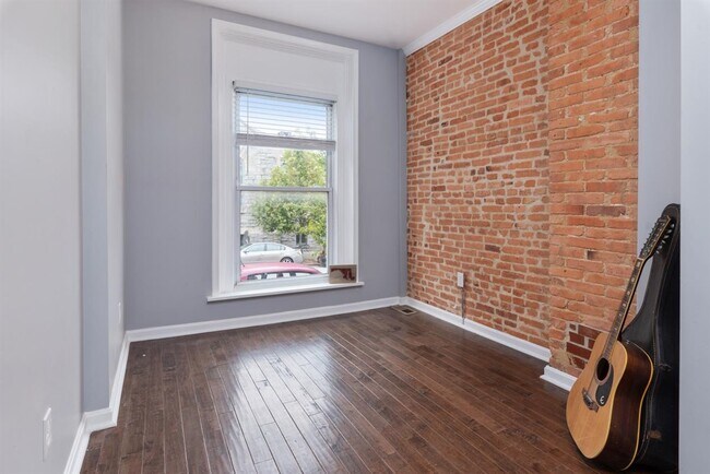 Building Photo - 525 S East Ave