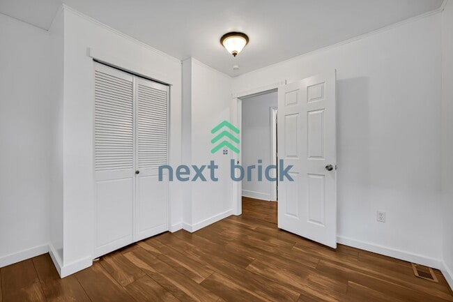 Building Photo - 3 BED & 2 BATH SINGLE FAMILY HOUSE FOR RENT