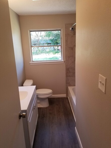 Hallway bathroom - 7417 Caddo Rd