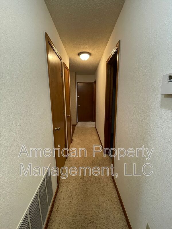 Building Photo - 712 West 119th Pl S