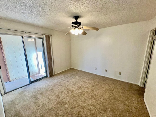 Building Photo - 953 W Emelita Cir