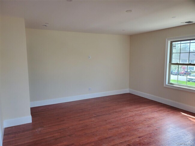 Building Photo - 529 Maple Ave