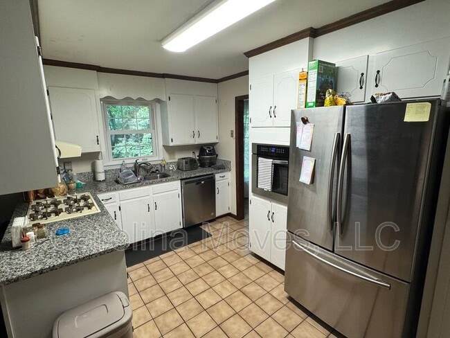 Building Photo - 502 Rosebud Ln