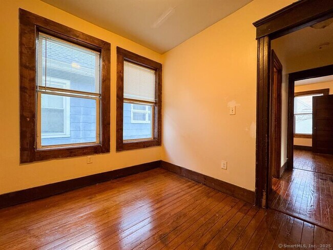Building Photo - 455 Huntington St