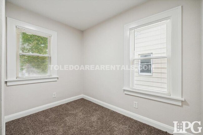 Building Photo - 3606 Revere Dr