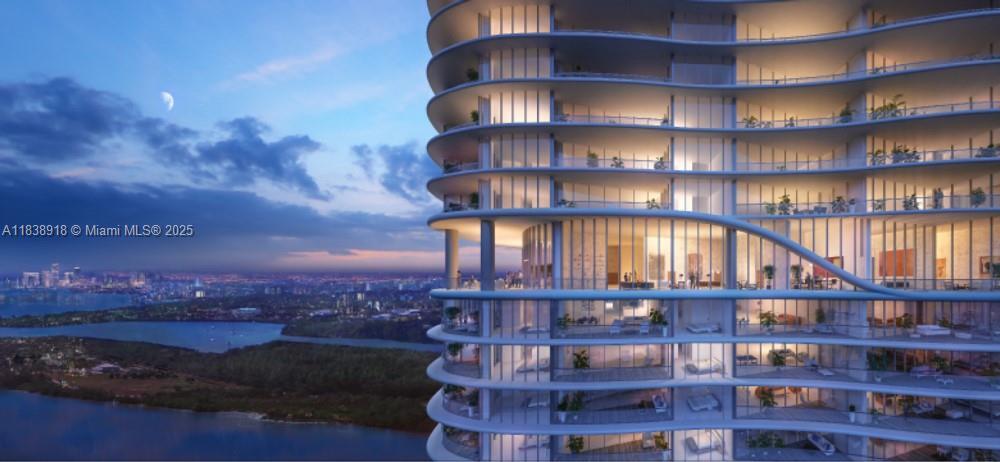 Building Photo - 15701 Collins Ave