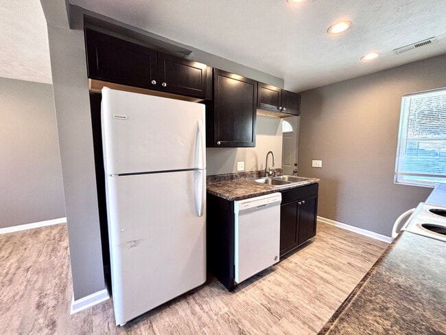 Building Photo - 3222 S 40th St