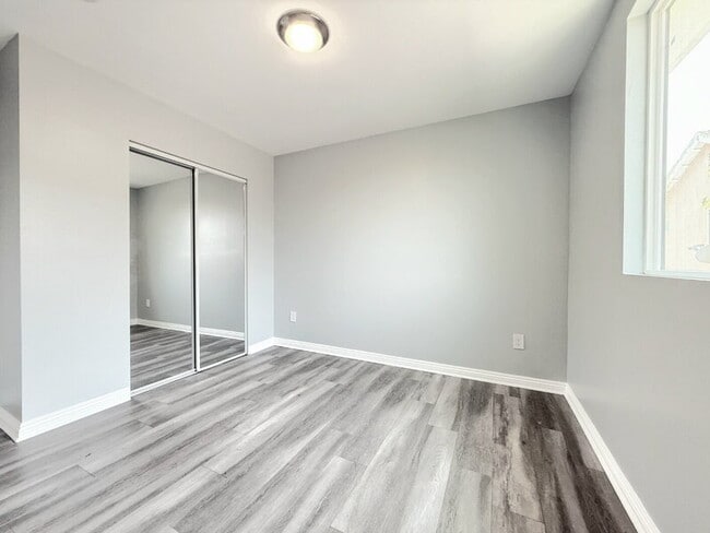 Building Photo - 320 E 55th St